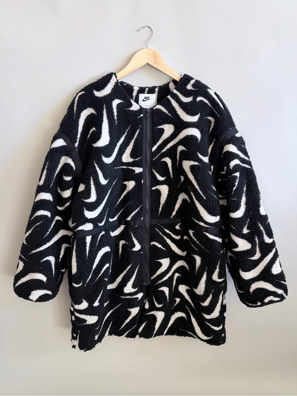 NIKE Women’s Loose High-Pile Black White Swoosh Jacket - Picture 2 of 10
